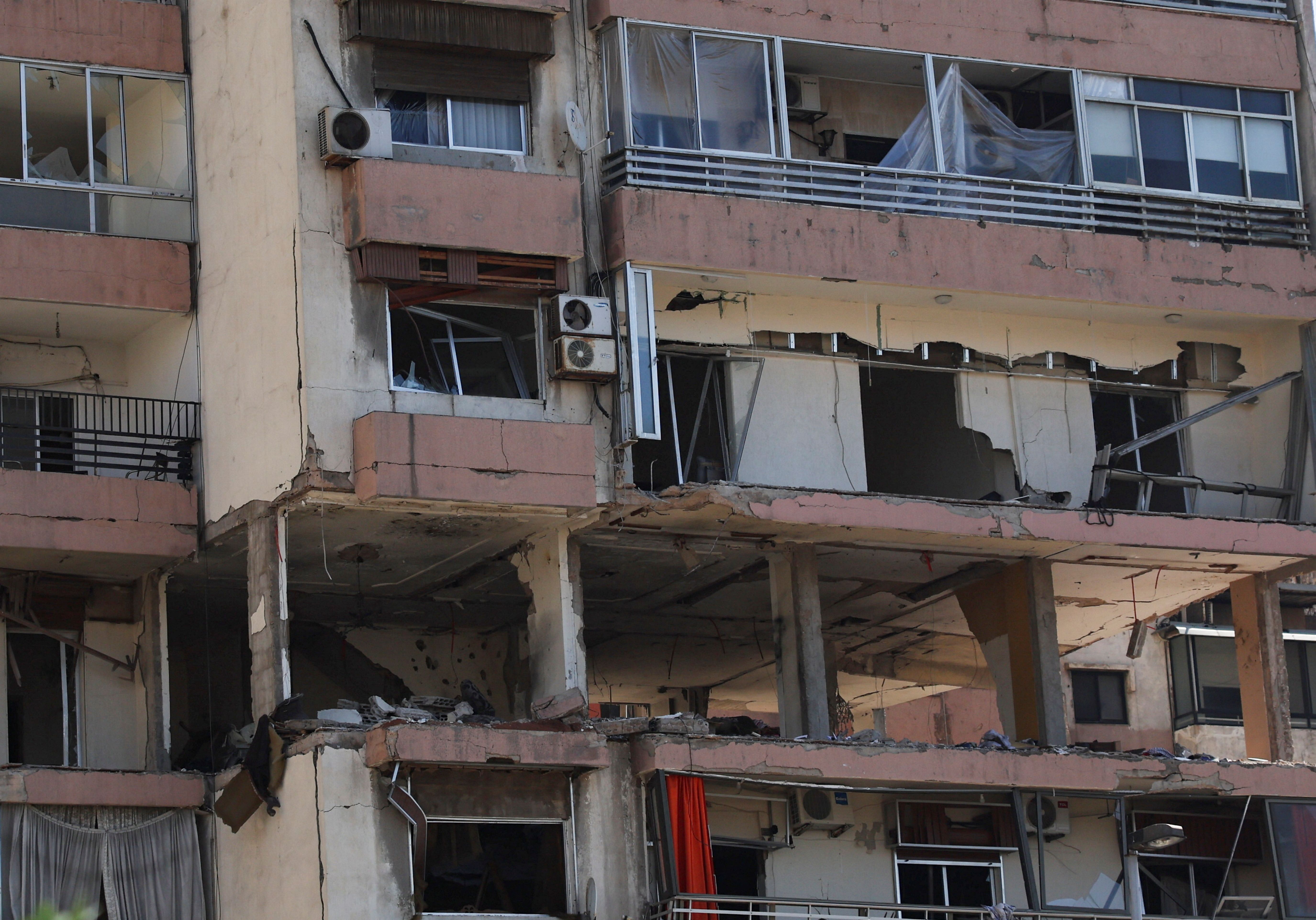 تخریب یک ساختمان در پی حمله اسرائیل به مرکز بیروت، ۱۴ مهر