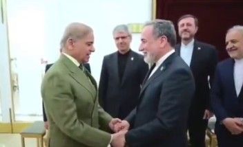 عراقچی در سفر به اسلام‌آباد، با نخست وزیر پاکستان دیدار کرد