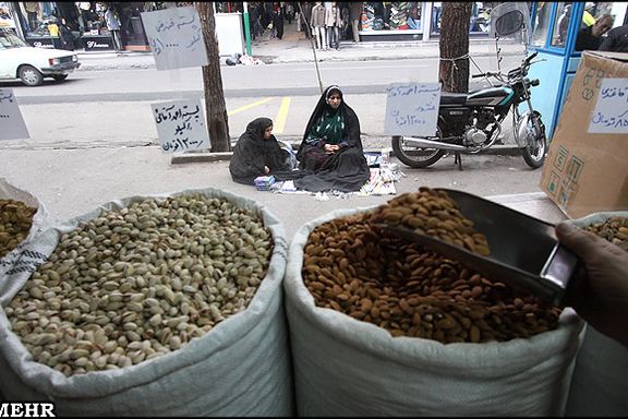 Norouz nuts are one of the main components of family gatherings during the holidays. (file photo)