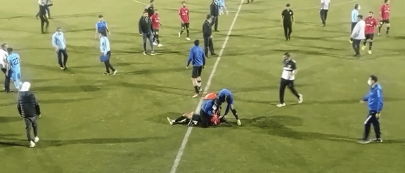 باشگاه پاس همدان سه بازیکن را بهدلیل چاقو کشیدن بر روی دروازهبان تیم، اخراج کرد