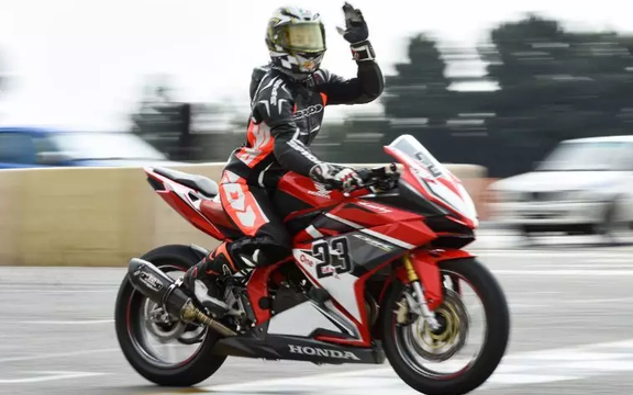 نخستین حضور یک زن موتورسوار ایرانی در مسابقات موتور ریس کاپ آسیا