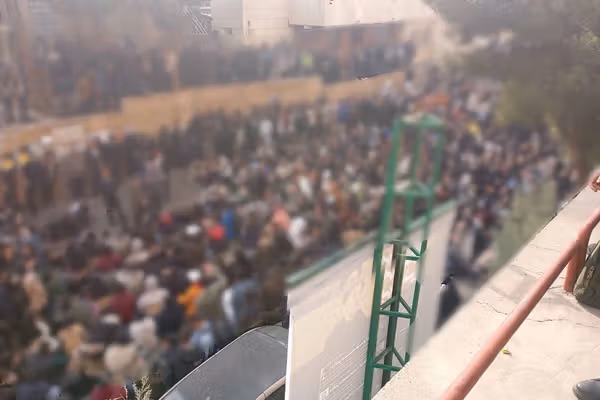 تجمعهای دانشجویی در دانشگاهها با شعارهای اعتراضی و درگیری همراه شد