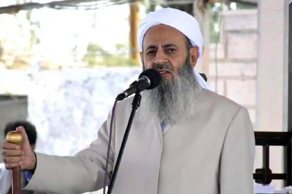 مولوی عبدالحمید به مقامهای حکومتی: اگر نمیتوانید مشکلات مردم را حل کنید کنار بروید