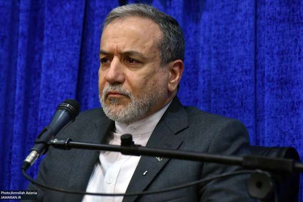 عباس عراقچی رد شدن دعوتش توسط وزیر خارجه لبنان برای سفر به ایران را موجب شگفتی خواند
