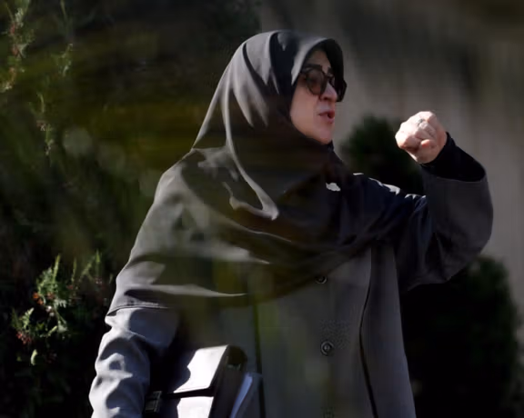 عرضه بنزین پنج هزار تومانی در جایگاهها با یک هفته تاخیر، از ۲۲ آذر آغاز میشود