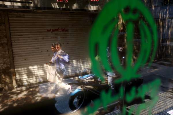 Iran businesses scale back as inflation, internet curbs bite