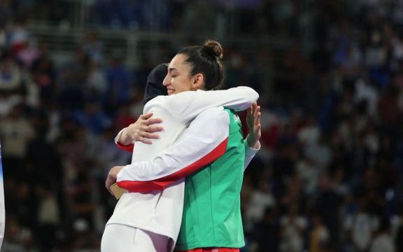 سانسور صحنه درآغوش کشیدن کیمیا علیزاده توسط ناهید کیانی در صداوسیمای جمهوری اسلامی