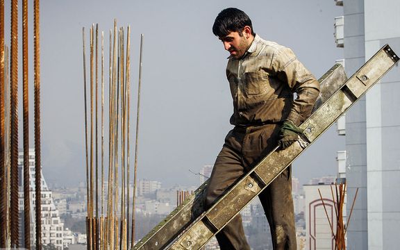 کانون صنفی کارگران ساختمانی: بیمه ۳۰۰ هزار کارگر ساختمانی قطع شده است