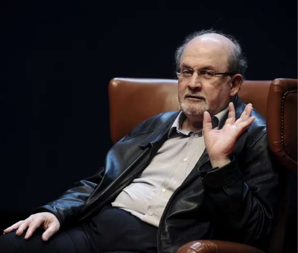 مفكرون وسياسيون إيرانيون يستنكرون محاولة اغتيال سلمان رشدي