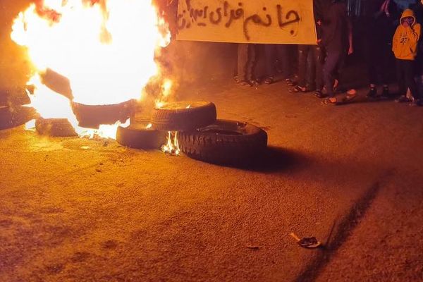 پیام مخاطب: در برخی مدارس مسئولان از دانشآموزان تعهد کتبی میگیرند