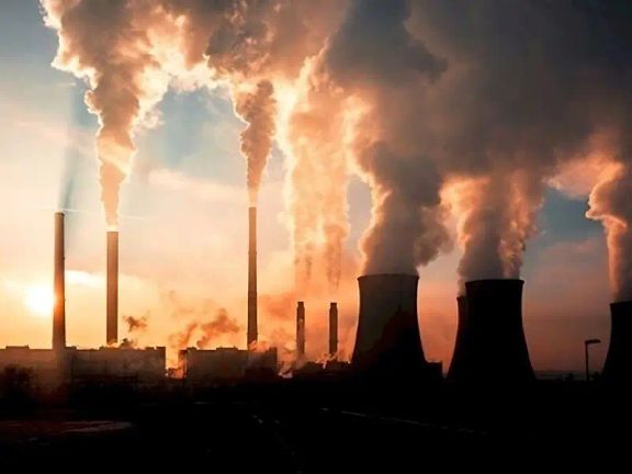 تحذيرات في إيران من تفاقم أزمة الوقود ومخاطر استخدام المازوت مع دخول الشتاء