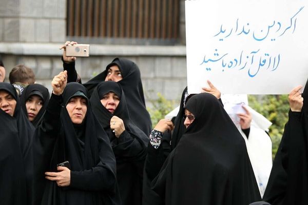 Why did Iran's police crackdown on pro-hijab vigilantes?