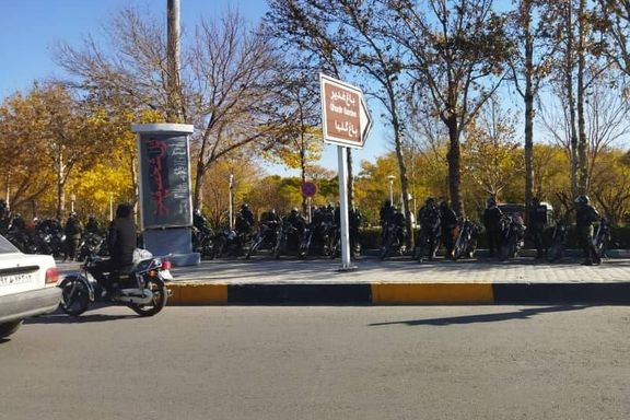 حکومت نظامی در اصفهان؛ گزارشها از فضای امنیتی و کاهش سرعت اینترنت حکایت دارد