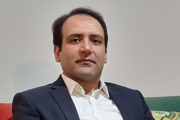 الحكم على الناشط السياسي الإيراني مجيد توكلي بالسجن 6 سنوات وحظر الإقامة في طهران لعامين