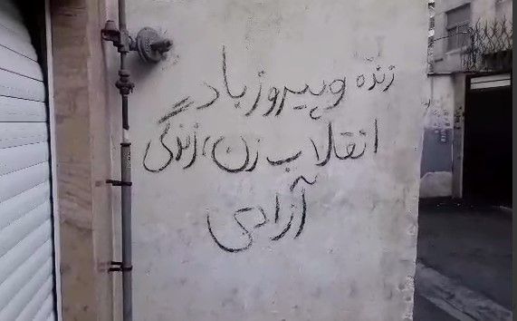 آغاز سال نو با حضور خانواده‌های دادخواه بر مزار معترضان