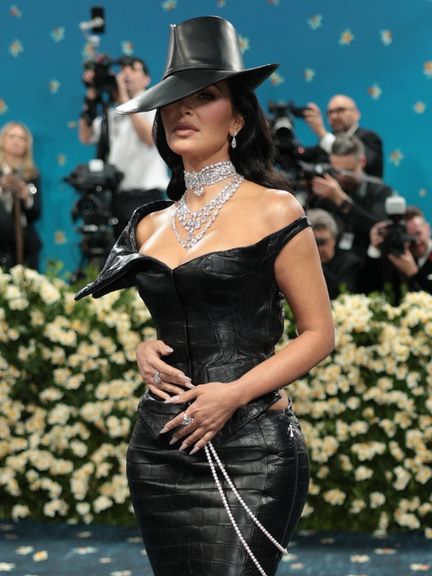 کیم کارداشیان درباره سرقت چند میلیون دلاری از خود، در دادگاهی در پاریس شهادت میدهد