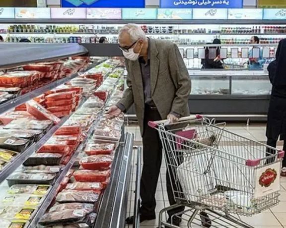 التضخم يقفز 13% خلال شهر في إيران ويصل إلى 52.5%.. وارتفاع في أسعار بعض السلع بنحو 200%