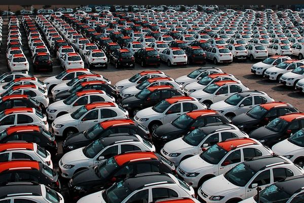 ارتفاع مفاجئ في أسعار سيارات "سايبا" و"إيران خودرو" بنحو 33 في المائة