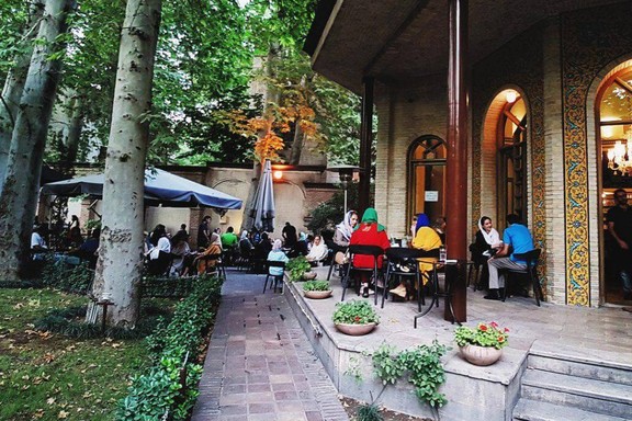 An open-air café in Tehran
