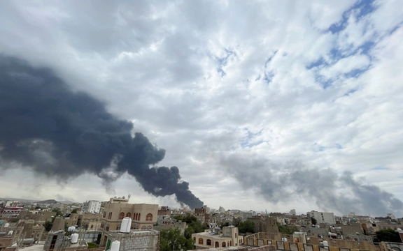 Israeli airstrikes hit Yemen after Houthis' alleged use of cluster bombs