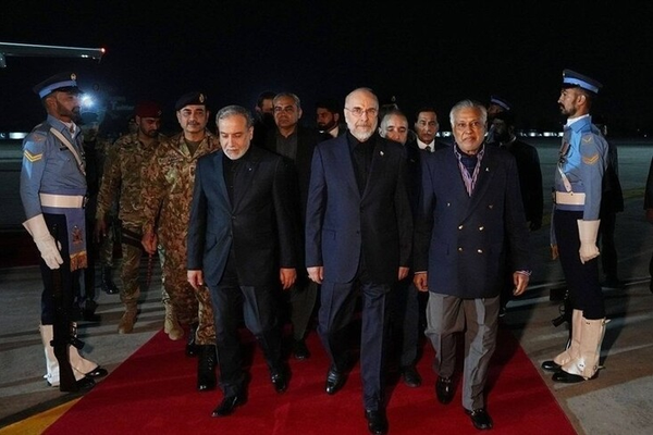 "أسوشيتد برس": ووصول فانس وقاليباف إلى إسلام آباد فجر الأربعاء