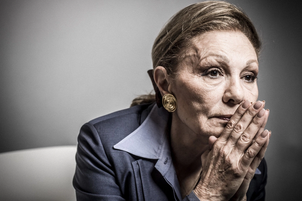 شهبانو فرح پهلوی روز سوم بهمن را سوگ ملی اعلام کرد