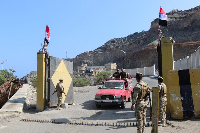 دولت یمن: حمله موشکی حوثی&zwnj;ها به کاخ ریاست&zwnj;جمهوری عدن ۵ کشته و ۱۶ مجروح برجا گذاشت