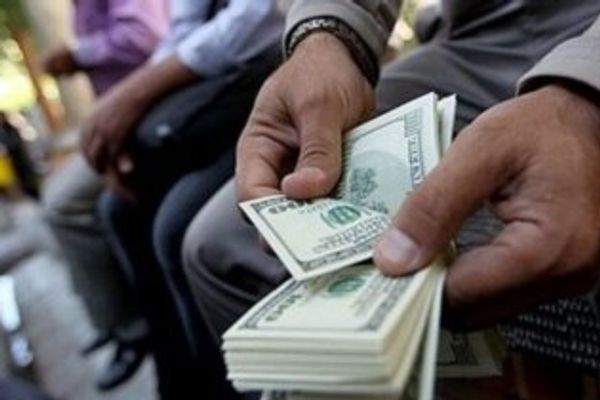 تراجع كبير للعملة الإيرانية والدولار الأميركي يتجاوز 73 ألف تومان