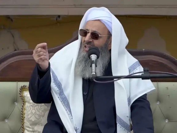 خطيب أهل السُّنَّة في إيران يشيد بالمساعدات الشعبية بعد إهمال السلطات لمتضرري الفيضانات