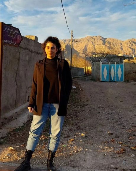 سپیده رشنو فعال مخالف حجاب اجباری برای تحمل ۴ سال حبس به زندان میرود