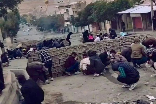 دعوات لإغاثة أهالي مهاباد من الاعتداءات العنيفة لقوات الأمن الإيرانية