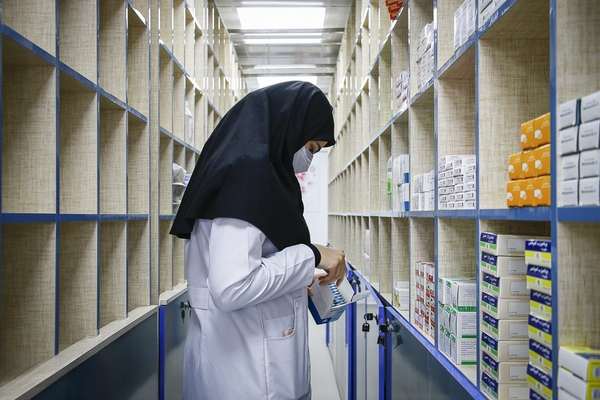 خبراء بقطاع الدواء: استمرار الأزمات المالية وأزمة العملة يفاقم نقص الأدوية في إيران