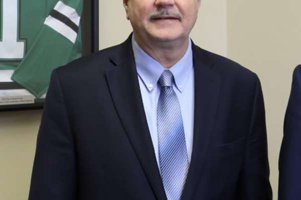 السيناتور جون هوفن: النظام الإيراني لا يفهم إلا لغة القوة والتغيير أصبح حتمياً