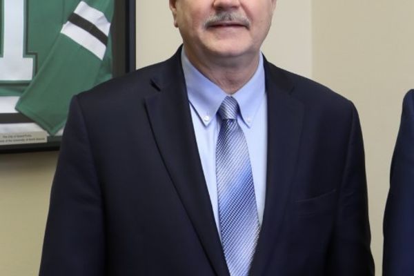 السيناتور جون هوفن: النظام الإيراني لا يفهم إلا لغة القوة والتغيير أصبح حتمياً