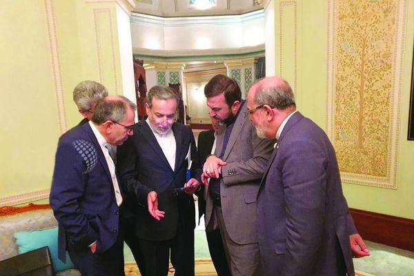 طهران عرضت على أميركا خفض التوترات النووية مقابل رفع العقوبات والإفراج عن أموالها المجمدة