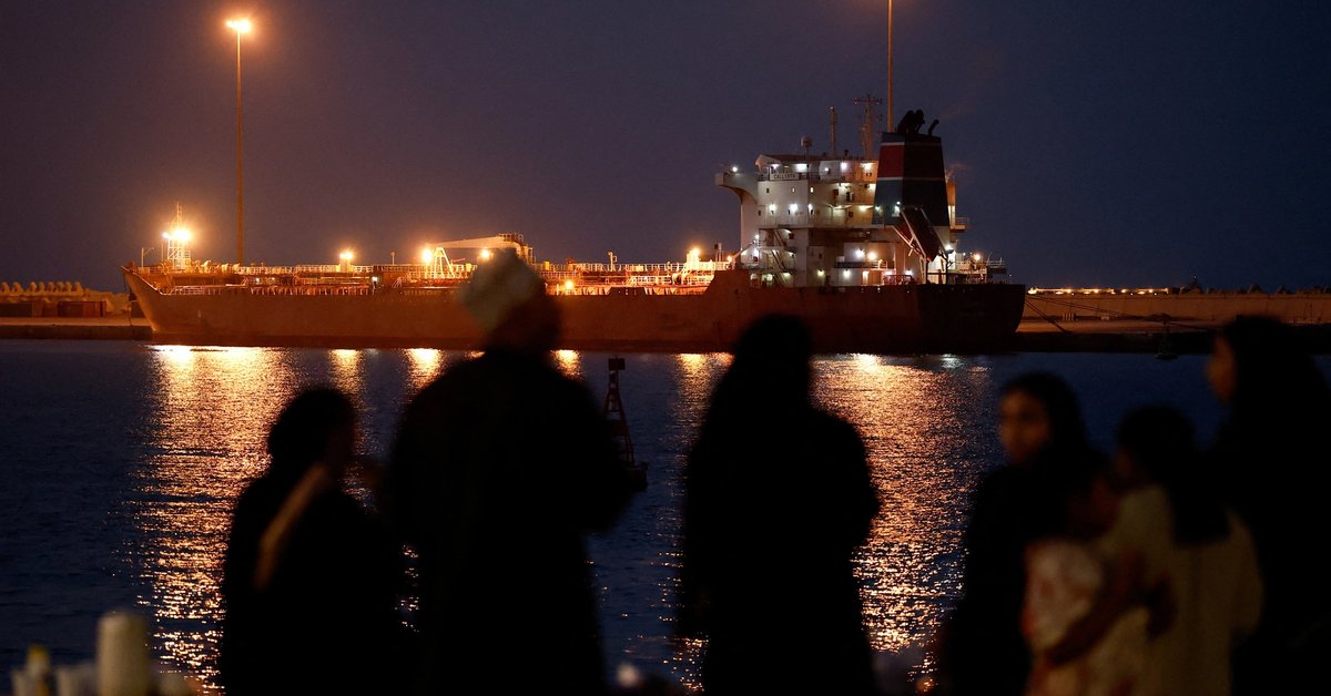 Trump seeks 'Hormuz coalition' as US weighs move on Kharg Island