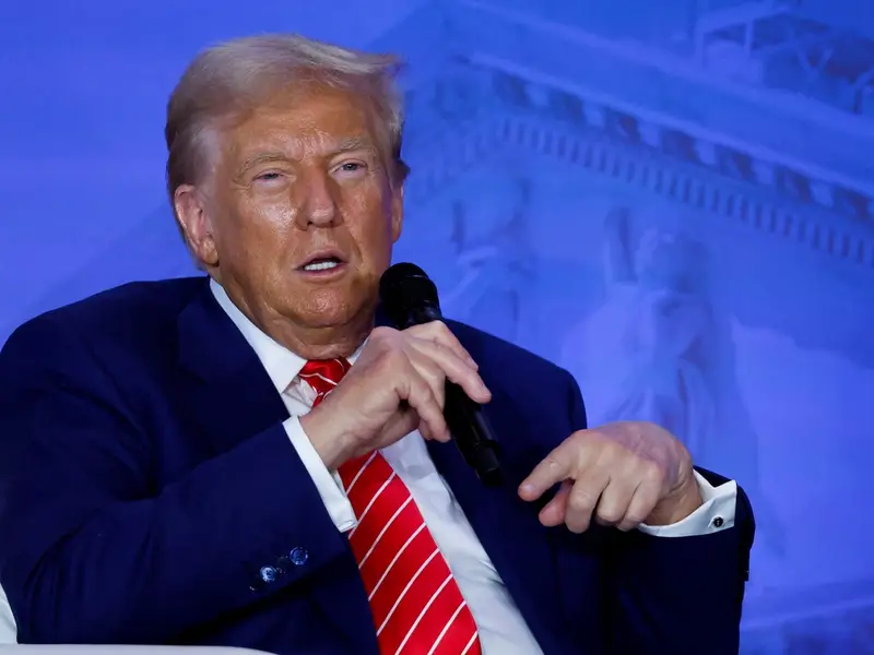 ترامب: أميركا أطاحت بصدام حسين عدو إيران.. والآن أصبح العراق "تابعًا لإيران"