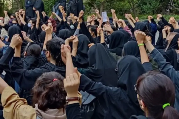 المنتدى الطلابي العالمي: أكثر من 70 ألف طالب جامعي شاركوا بالانتفاضة الشعبية في إيران