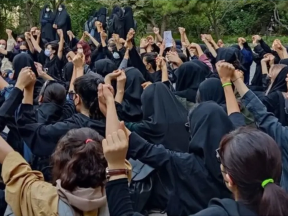 المنتدى الطلابي العالمي: أكثر من 70 ألف طالب جامعي شاركوا بالانتفاضة الشعبية في إيران