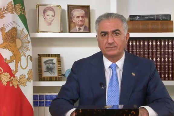 رضا بهلوي للقوات المسلحة والأمنية: هذه فرصتكم الأخيرة للعودة إلى صفّ الشعب