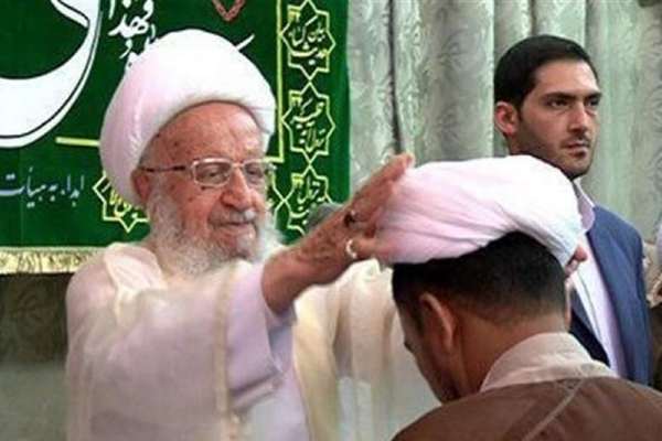 Leading Seminarian Says Iranian Clerics Losing Popularity