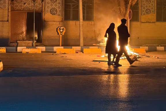 پیام مخاطب از گرگان: شهروندان را برای جستوجوی آثار ساچمه، بازرسی بدنی میکنند