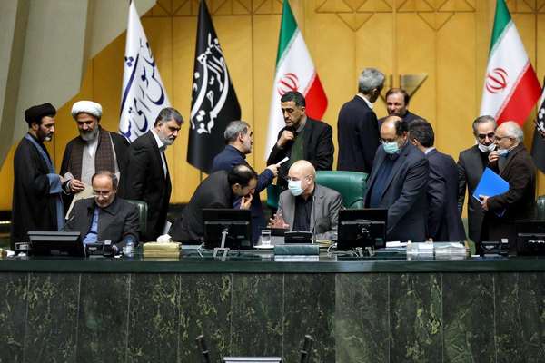 Lawmakers Deflecting Blame, Slam Government For Iran’s Falling Currency