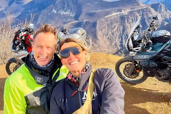 پسر زوج بریتانیایی زندانی در ایران از اعتصاب غذای آنها خبر داد