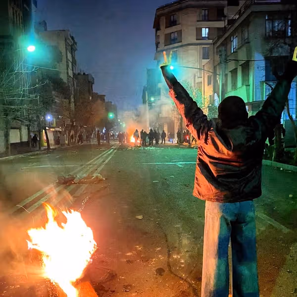 رویترز: ترامپ با هدف حمایت از معترضان ایران، گزینه حمله به عوامل سرکوب را بررسی میکند