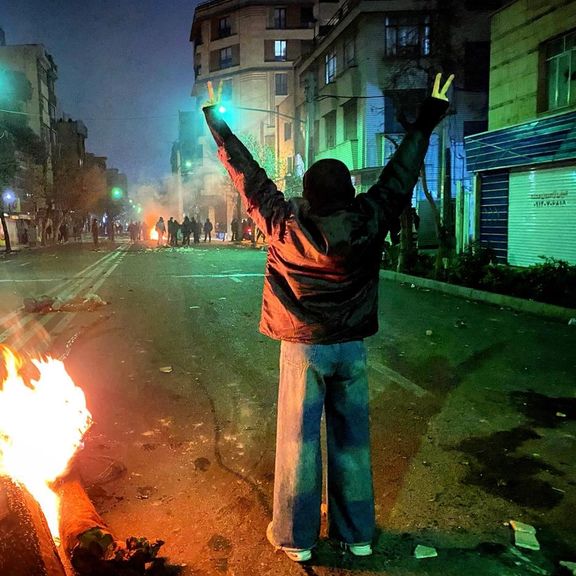 أطباء إيرانيون لـ "ترامب ونتنياهو":الشعب يطالب بإسقاط النظام وليس التفاوض