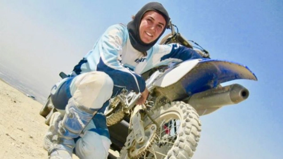 محکومیت یک شهروند بهایی و قهرمان موتورکراس به ۸ سال حبس