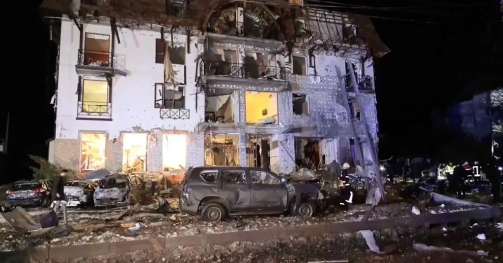 "فايننشال تايمز": صواريخ إيران وكوريا الشمالية تعزز من قوة الهجوم الروسي على أوكرانيا