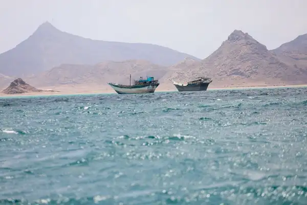 وزيرة الخارجية اليمنية: الحوثيون يسعون لتطبيق النموذج الإيراني بمضيق هرمز في "باب المندب"