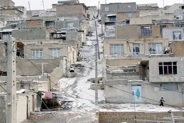 20 مليون إيراني يقطنون منازل غير مناسبة ومستشار خامنئي يقر بتفاقم أزمة الفقر بمجال الإسكان